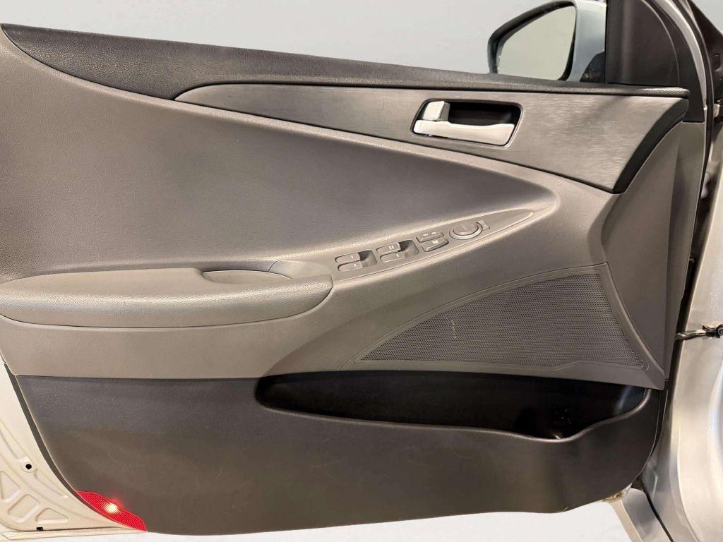 Hyundai Sonata 4dr Sdn 2.4L Auto GLS 2013