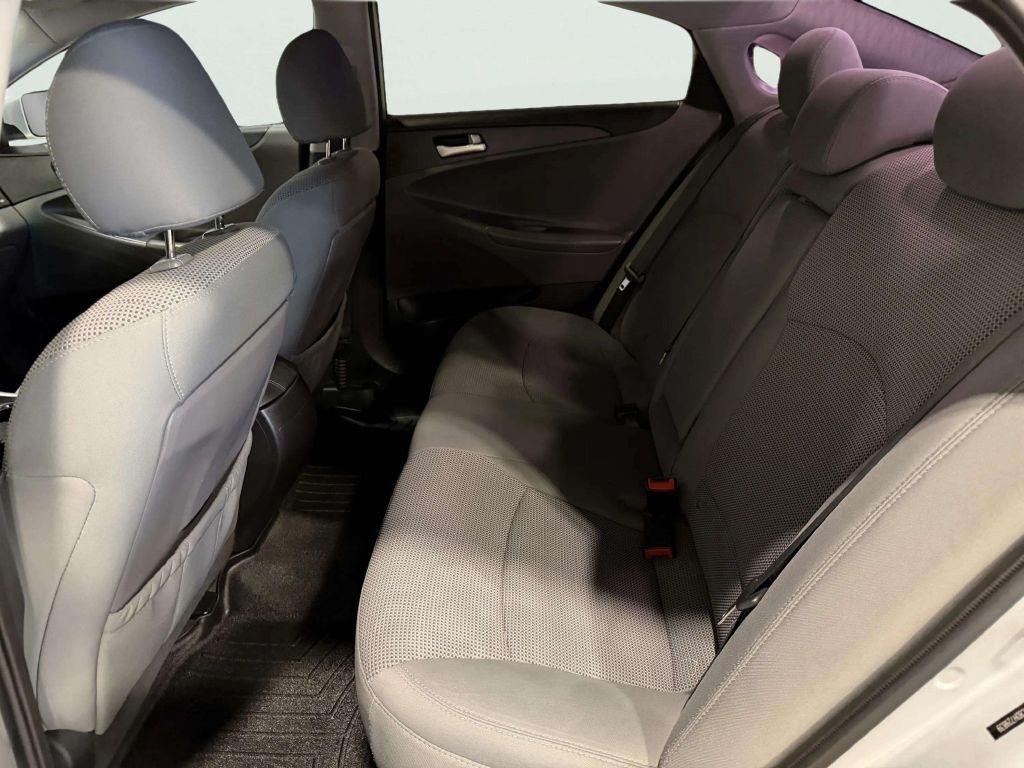 Hyundai Sonata 4dr Sdn 2.4L Auto GLS 2013