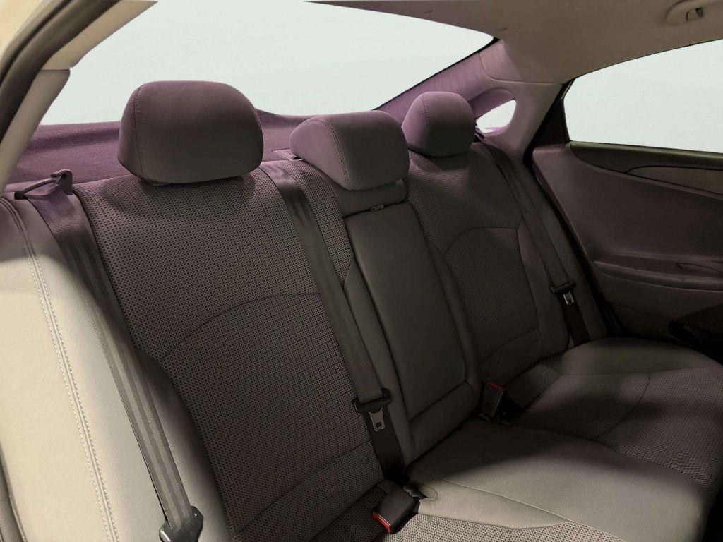 Hyundai Sonata 4dr Sdn 2.4L Auto GLS 2013