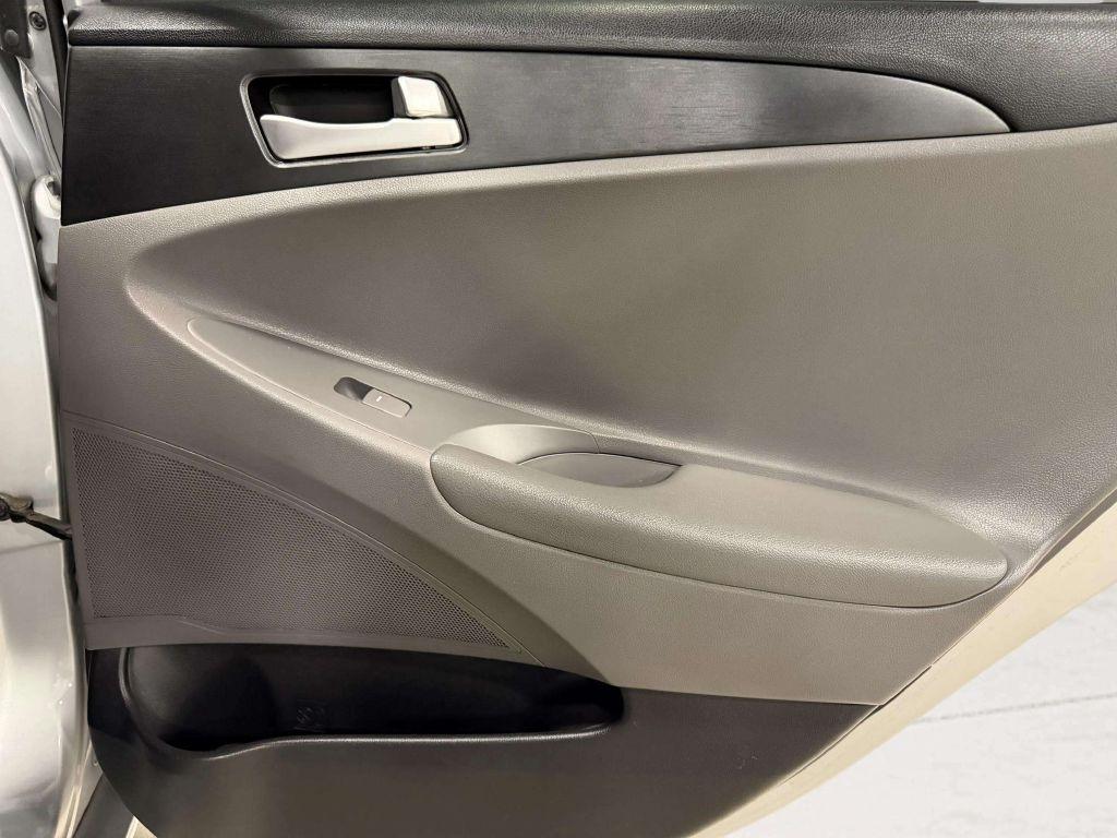 Hyundai Sonata 4dr Sdn 2.4L Auto GLS 2013