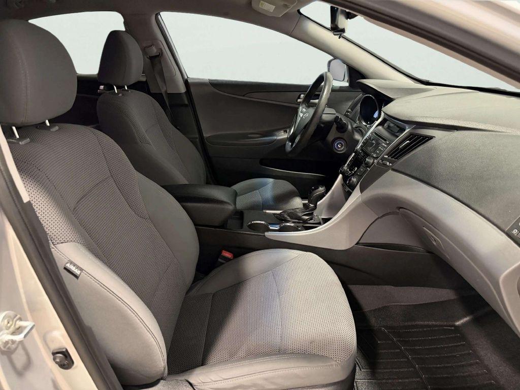 Hyundai Sonata 4dr Sdn 2.4L Auto GLS 2013