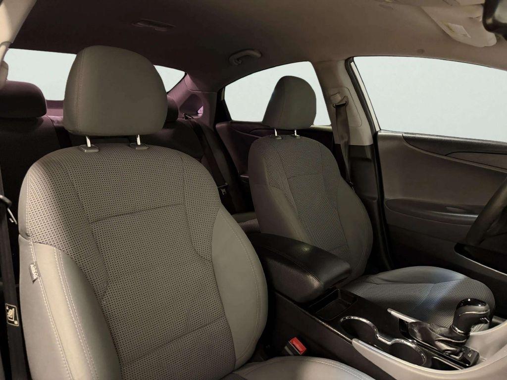 Hyundai Sonata 4dr Sdn 2.4L Auto GLS 2013