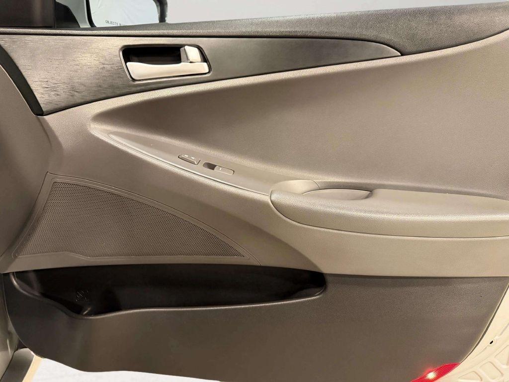 Hyundai Sonata 4dr Sdn 2.4L Auto GLS 2013
