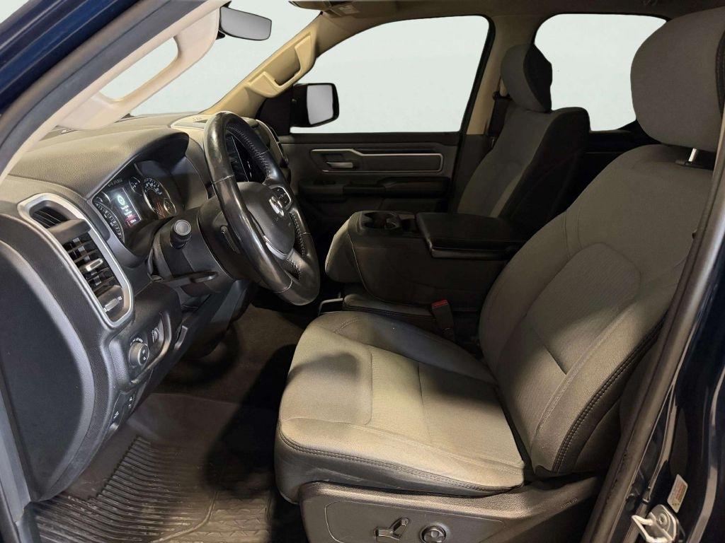 RAM 1500 Big Horn 4x4 Quad Cab 6'4" Box 2020