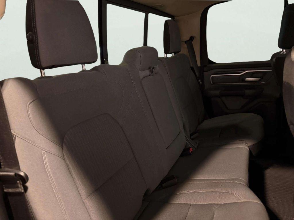 RAM 1500 Big Horn 4x4 Quad Cab 6'4" Box 2020