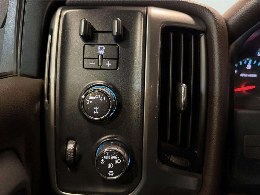 Chevrolet Silverado 1500 4WD Crew Cab 143.5" LT w/2LT 2018