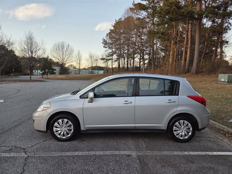 Nissan Versa  2012