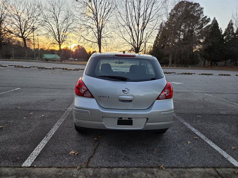 Nissan Versa  2012