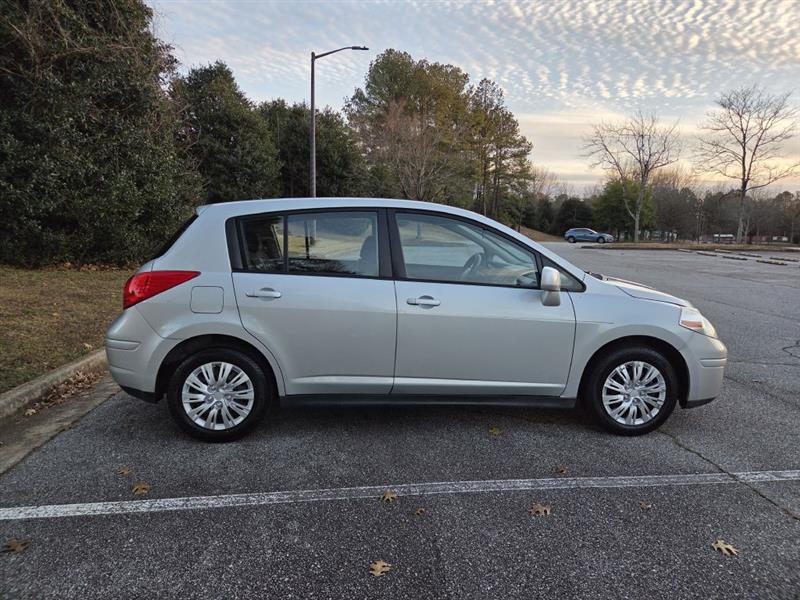 Nissan Versa  2012