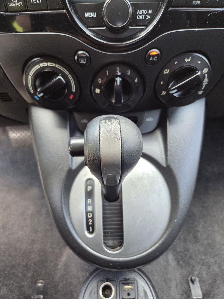 Mazda MAZDA2  2013