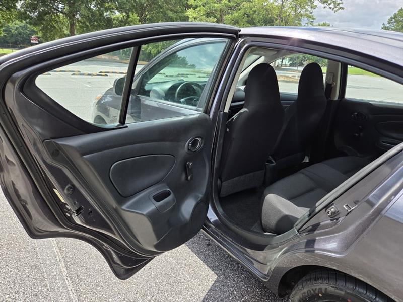 Nissan Versa  2015