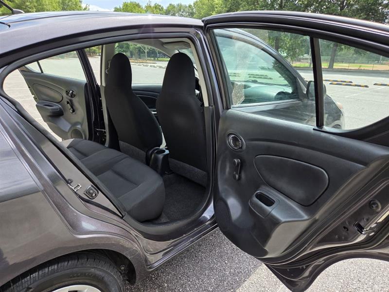 Nissan Versa  2015