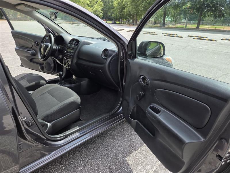 Nissan Versa  2015