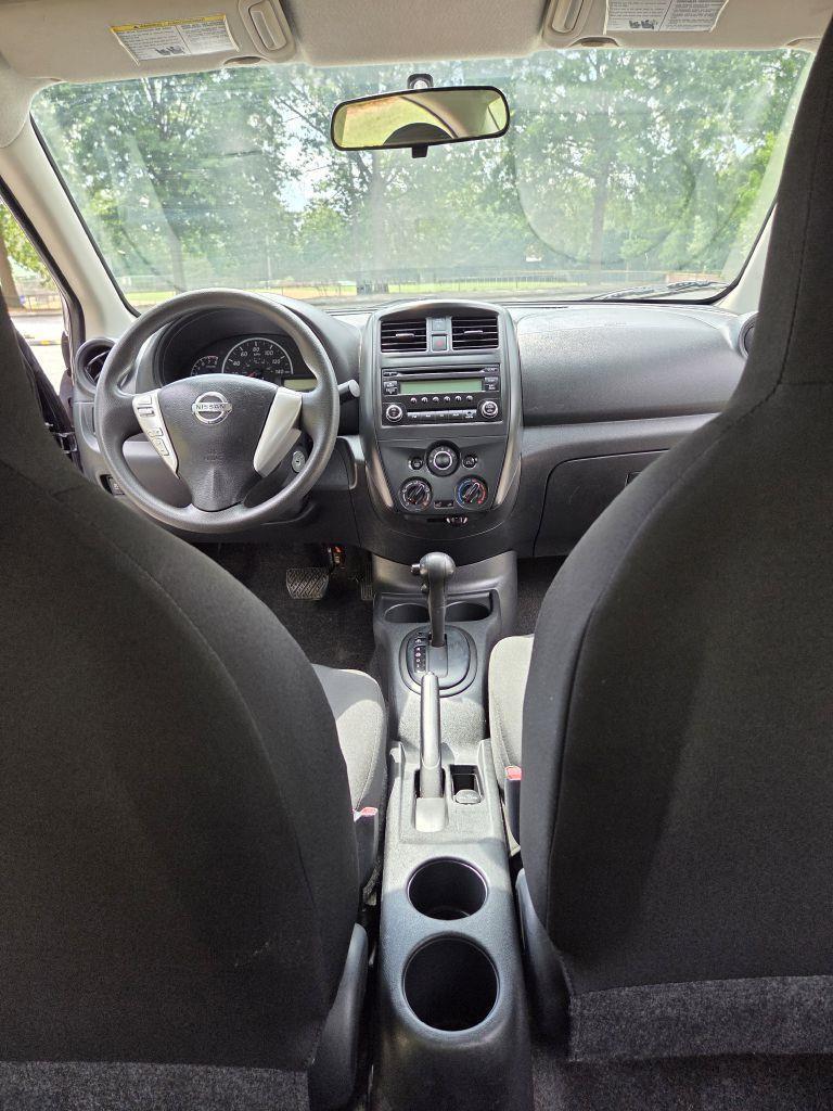 Nissan Versa  2015