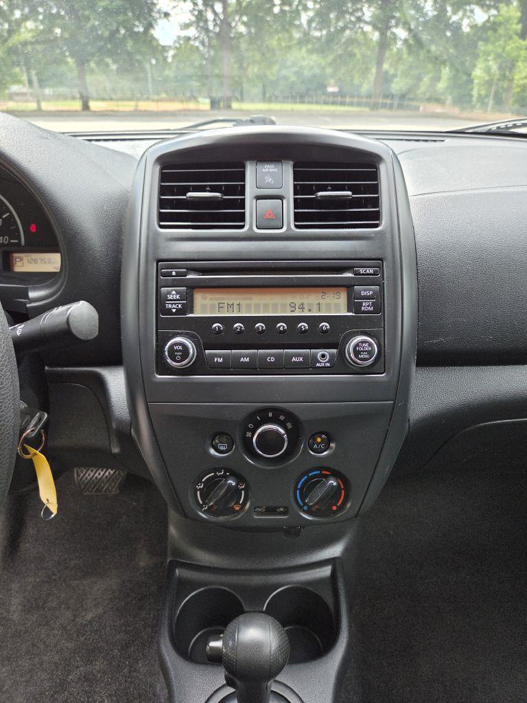 Nissan Versa  2015