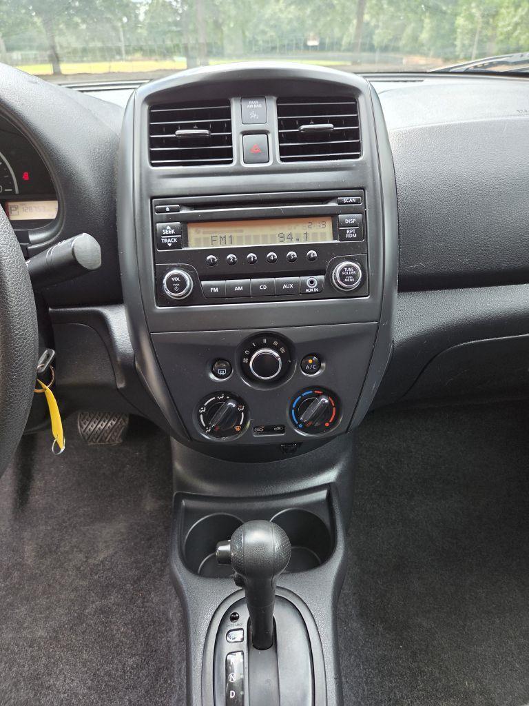 Nissan Versa  2015