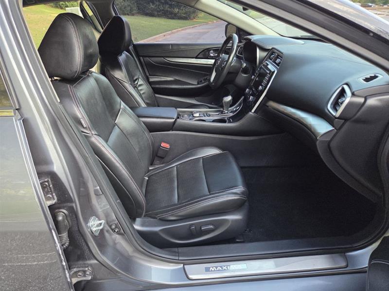 Nissan Maxima  2020