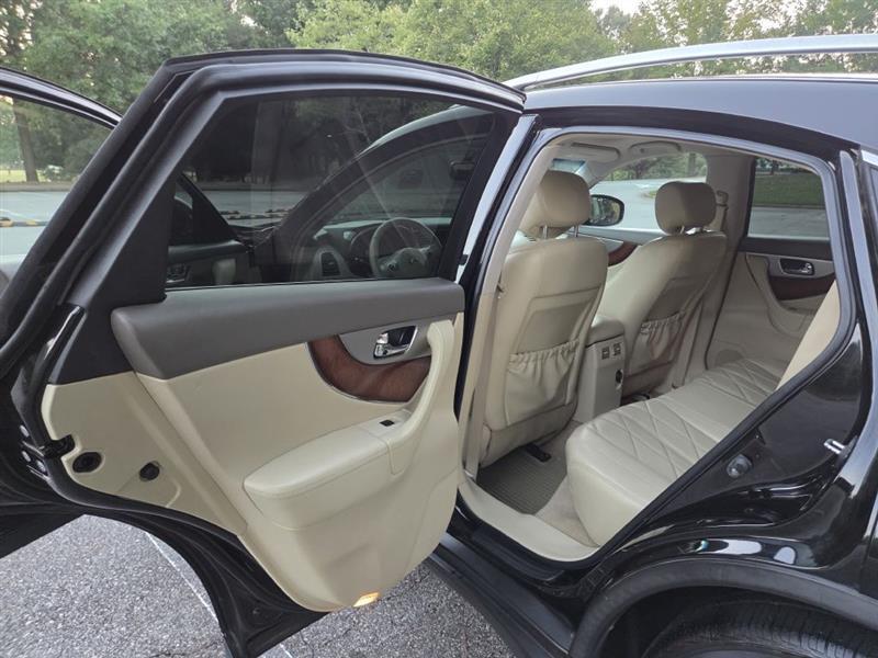 Infiniti QX70  2014