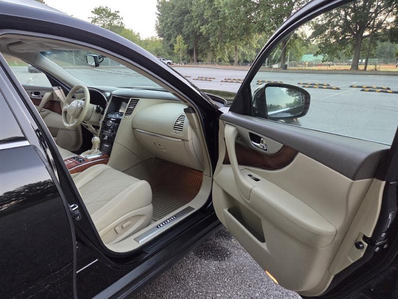 Infiniti QX70  2014