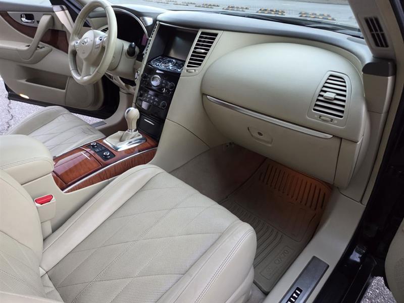 Infiniti QX70  2014