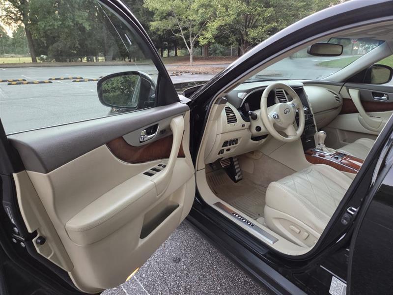 Infiniti QX70  2014