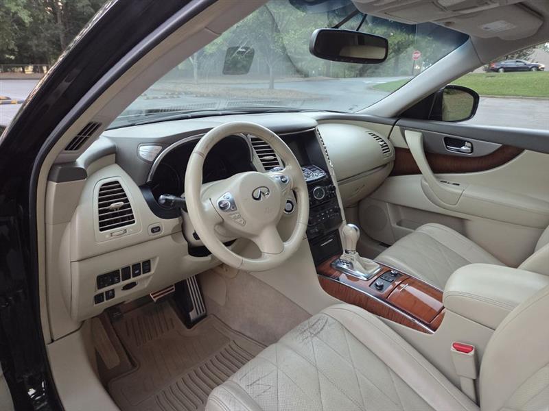 Infiniti QX70  2014
