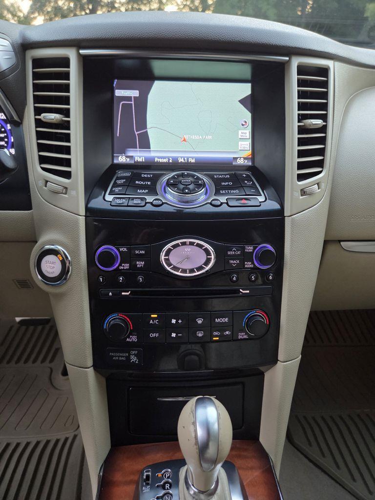 Infiniti QX70  2014