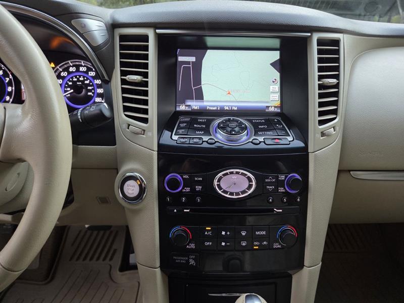 Infiniti QX70  2014