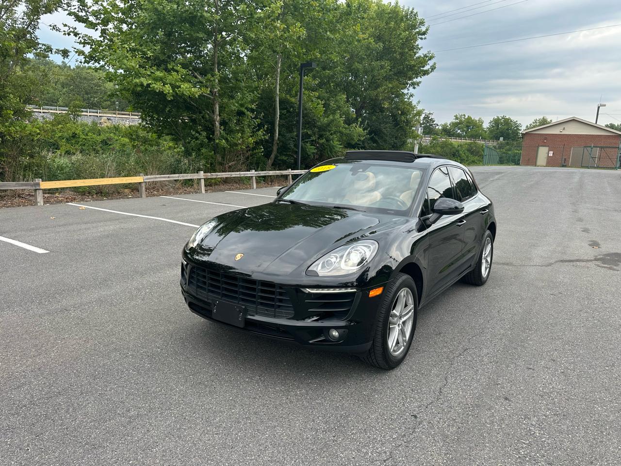 2018 Porsche Macan Sport Edition AWD photo