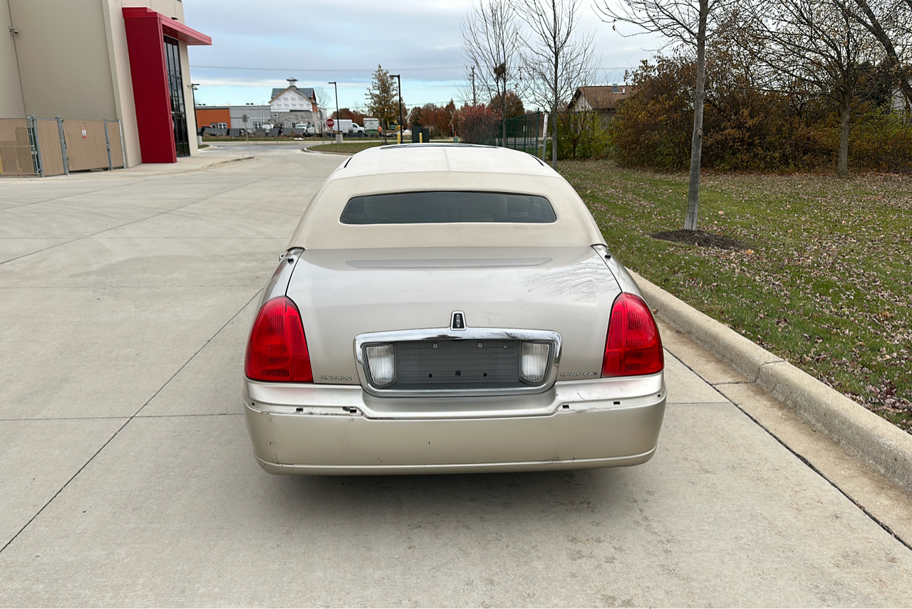 2003 Lincoln Town Car Executive photo 4