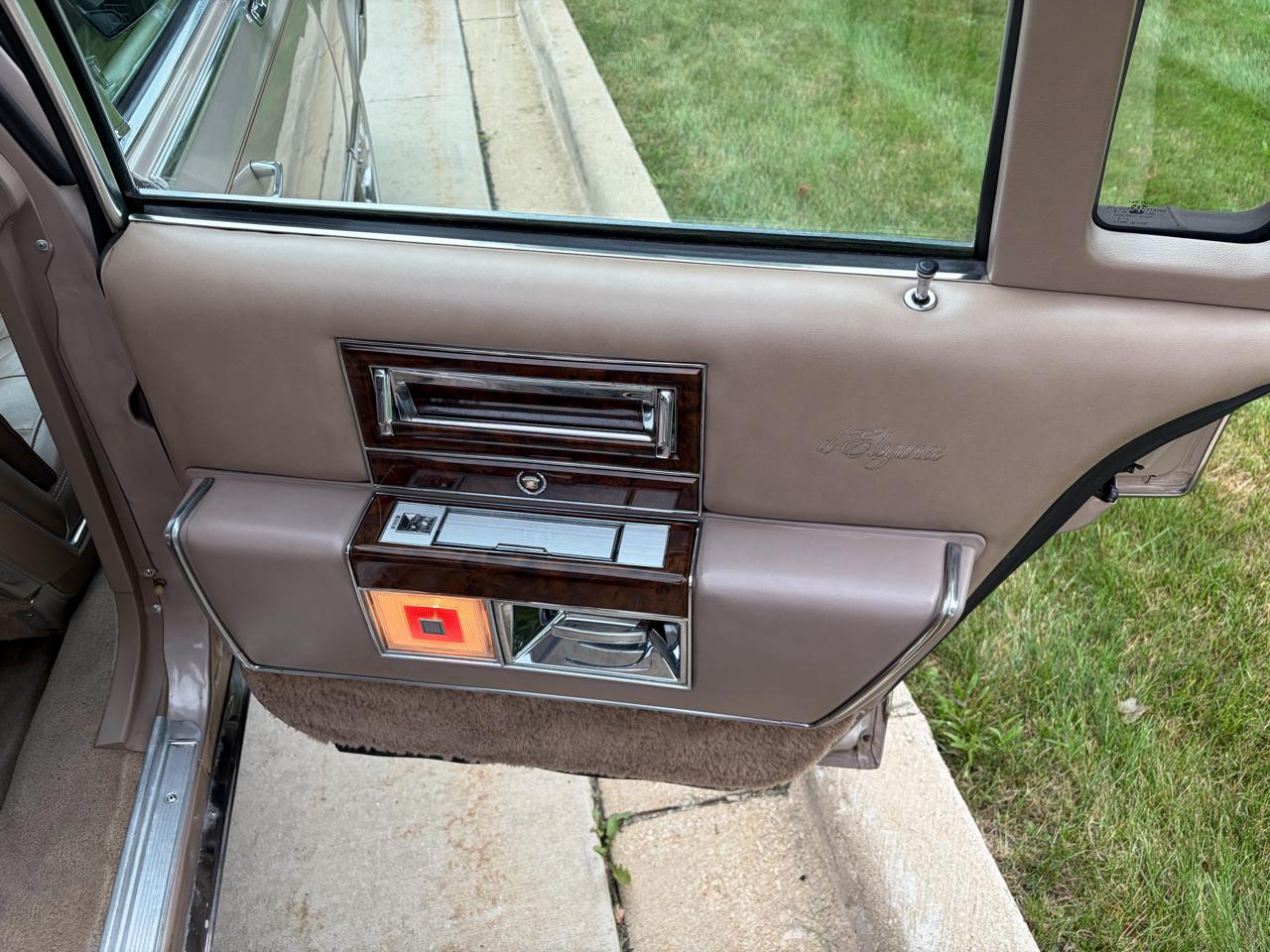 Cadillac Brougham D'elegance 1992