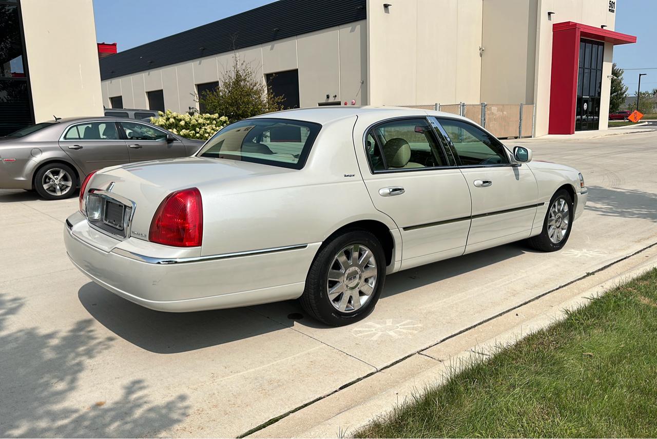 Lincoln Town Car Designer Series 2007
