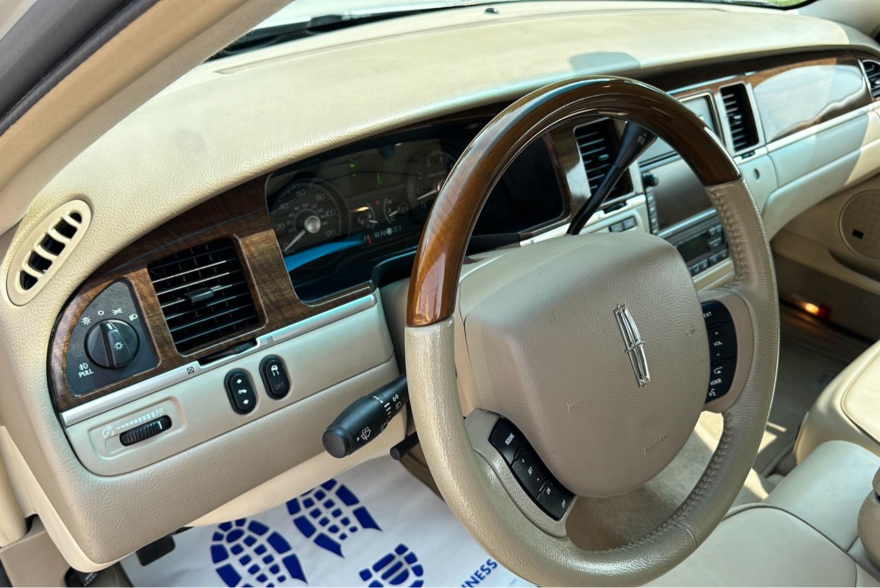 Lincoln Town Car Designer Series 2007