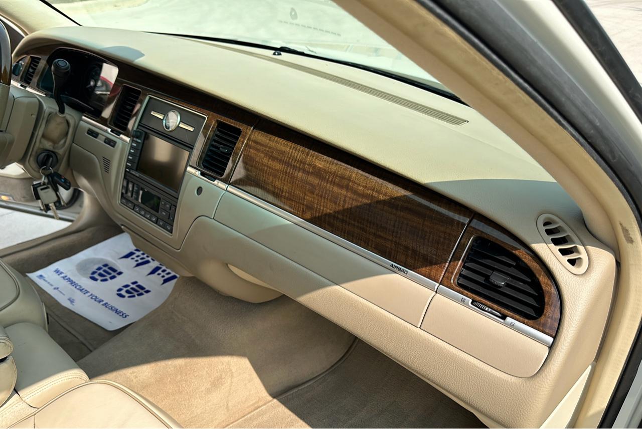 Lincoln Town Car Designer Series 2007