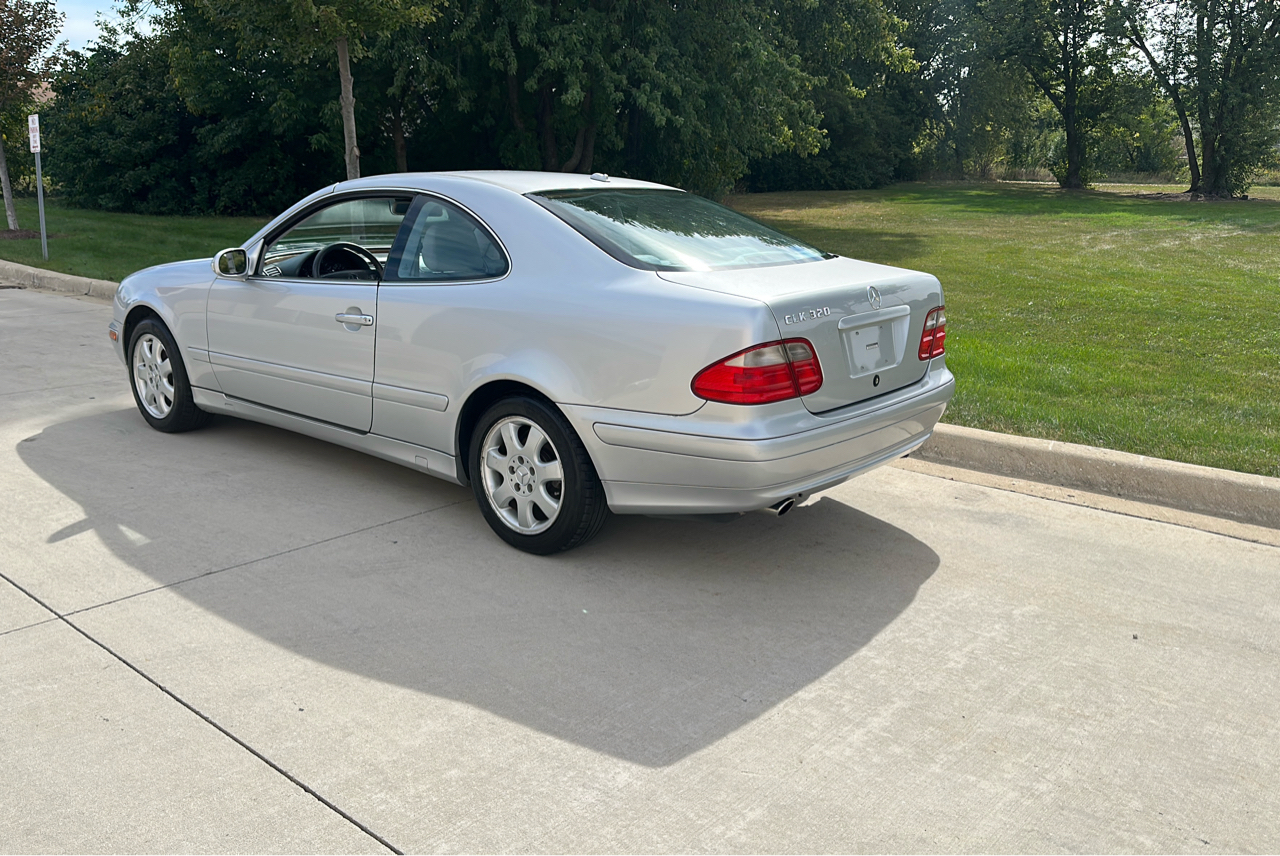 2002 Mercedes Benz CLK 320 photo 2