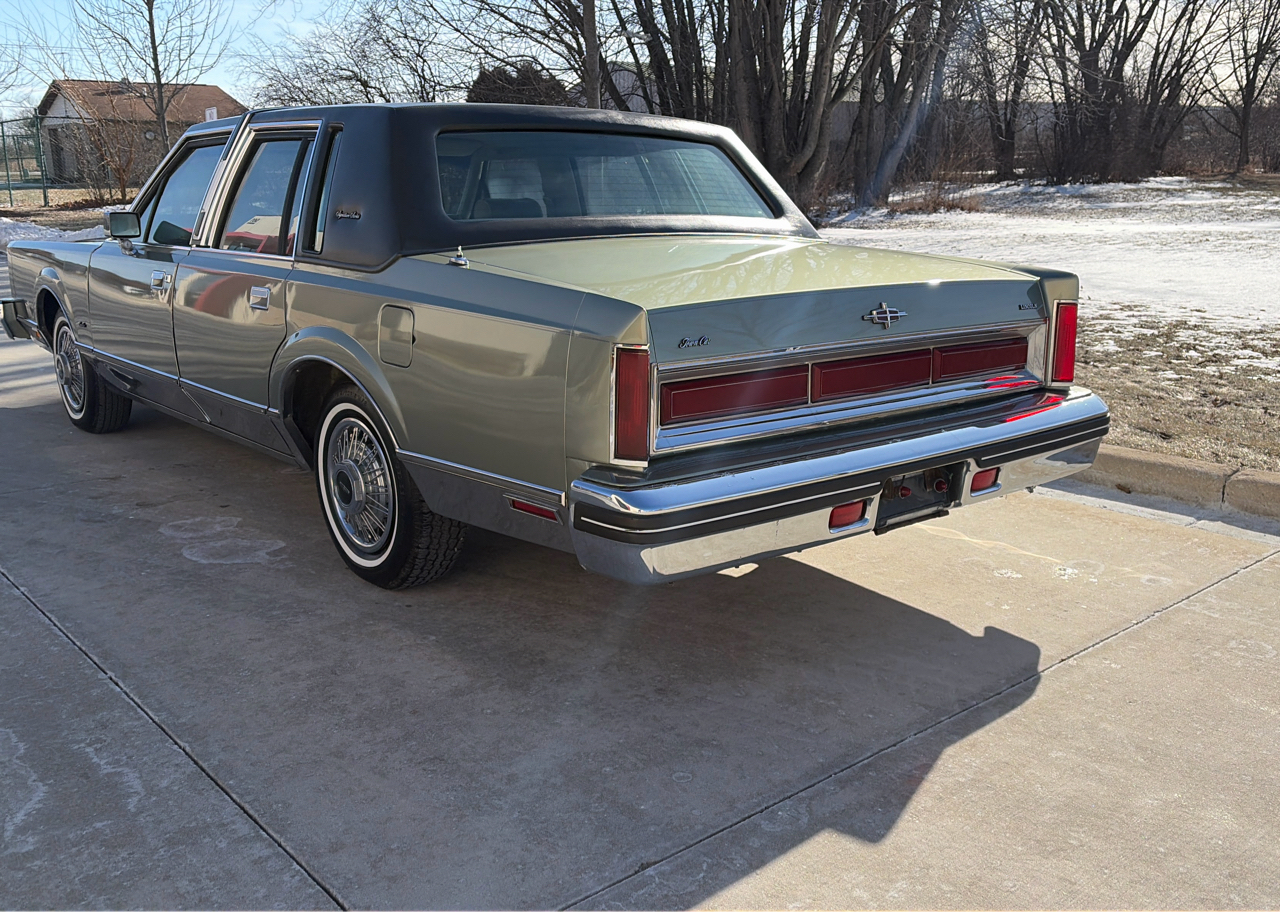 Lincoln Town Car Signature 1984