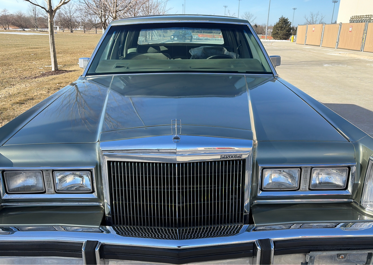 Lincoln Town Car Signature 1984