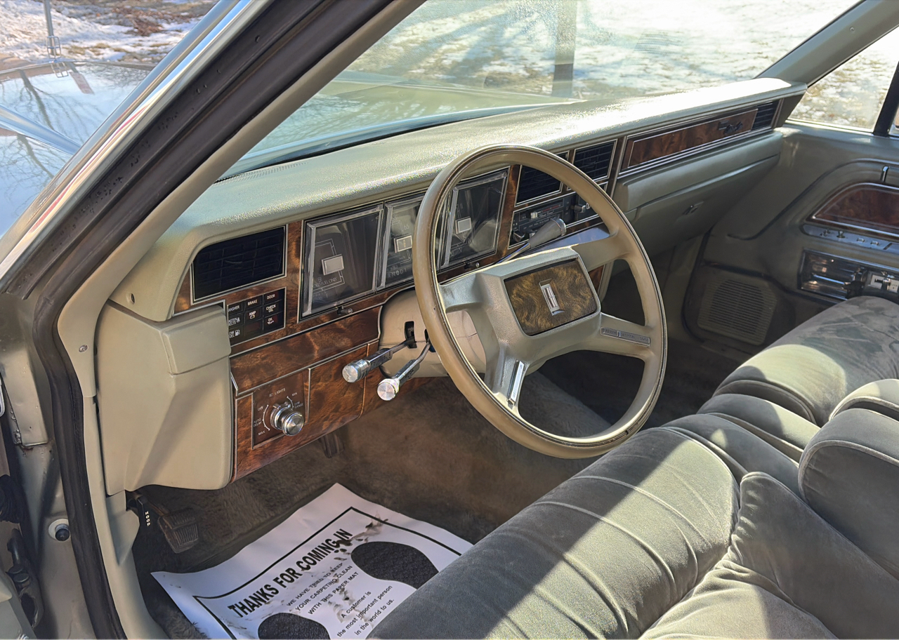 Lincoln Town Car Signature 1984