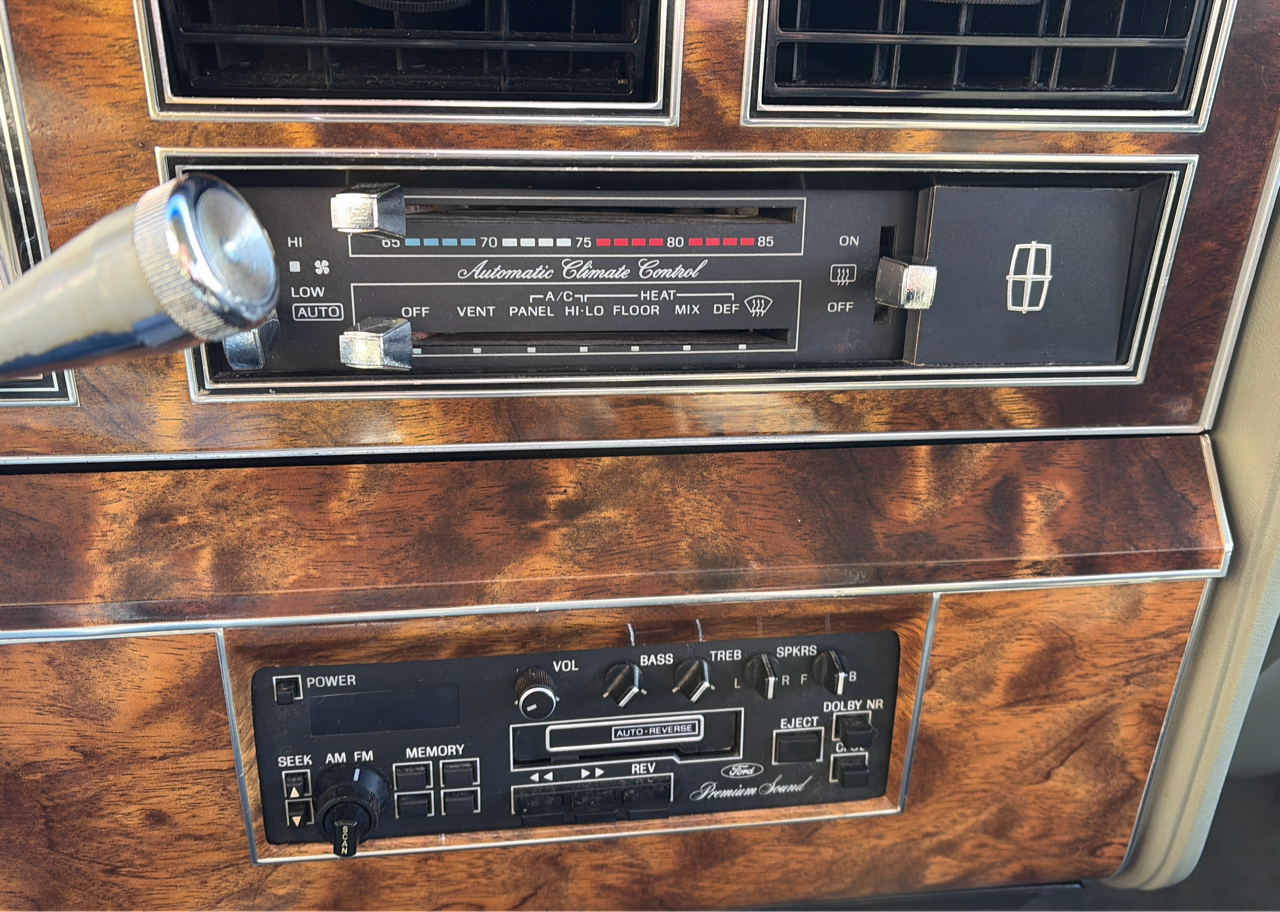 Lincoln Town Car Signature 1984