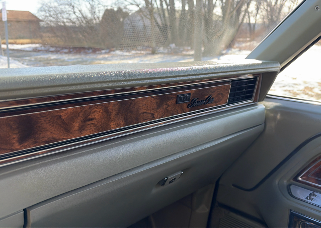 Lincoln Town Car Signature 1984