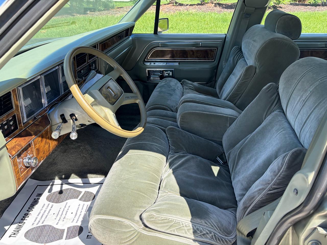Lincoln Town Car Signature 1984