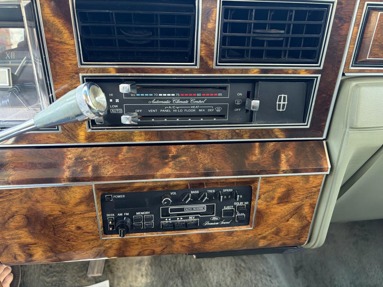 Lincoln Town Car Signature 1984