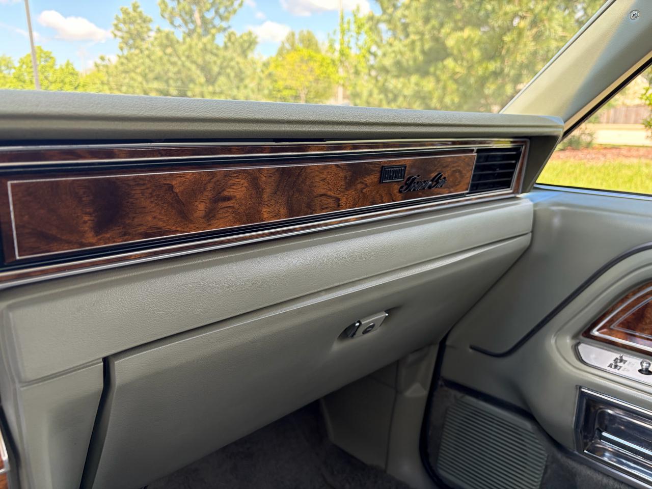 Lincoln Town Car Signature 1984