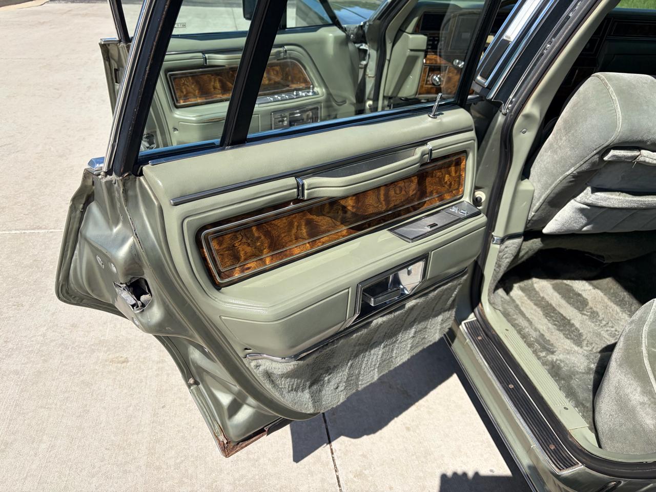 Lincoln Town Car Signature 1984