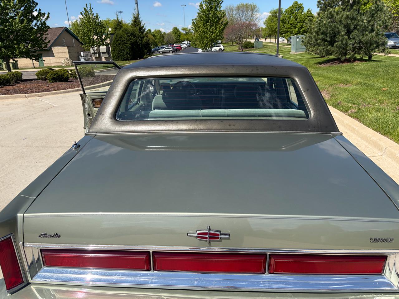 Lincoln Town Car Signature 1984