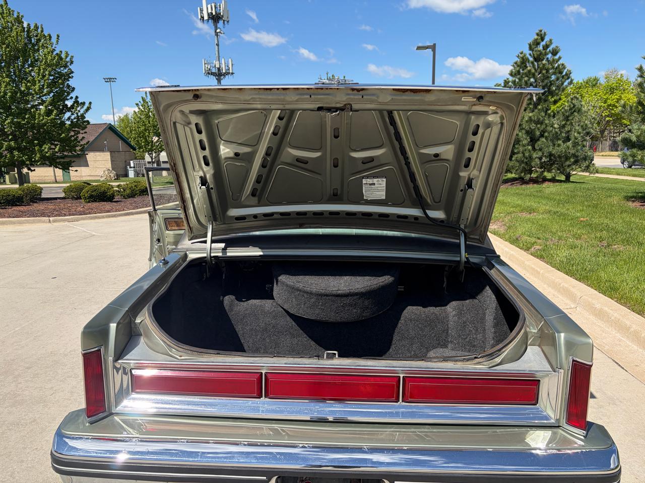 Lincoln Town Car Signature 1984