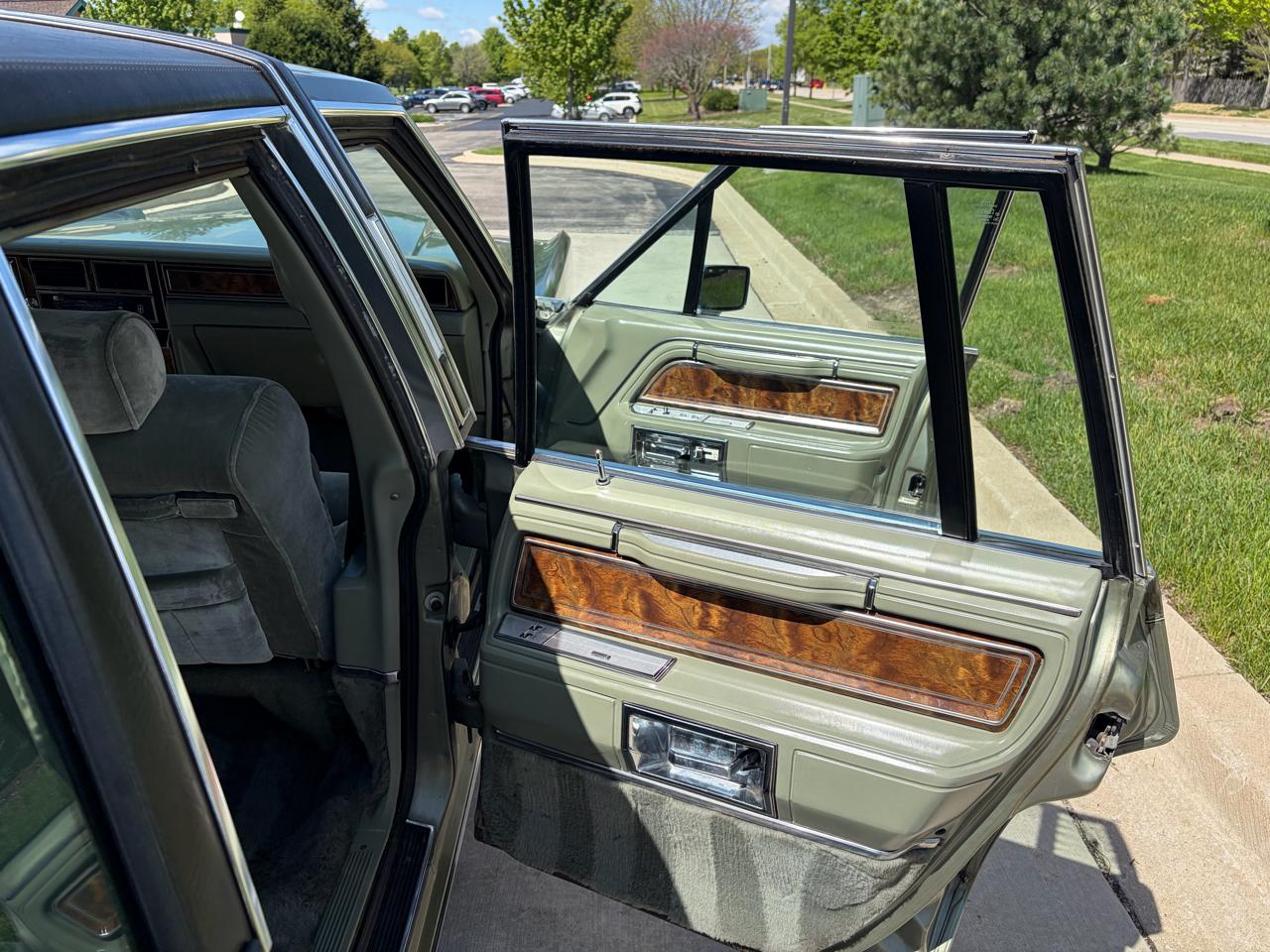 Lincoln Town Car Signature 1984