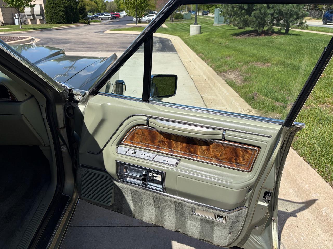 Lincoln Town Car Signature 1984