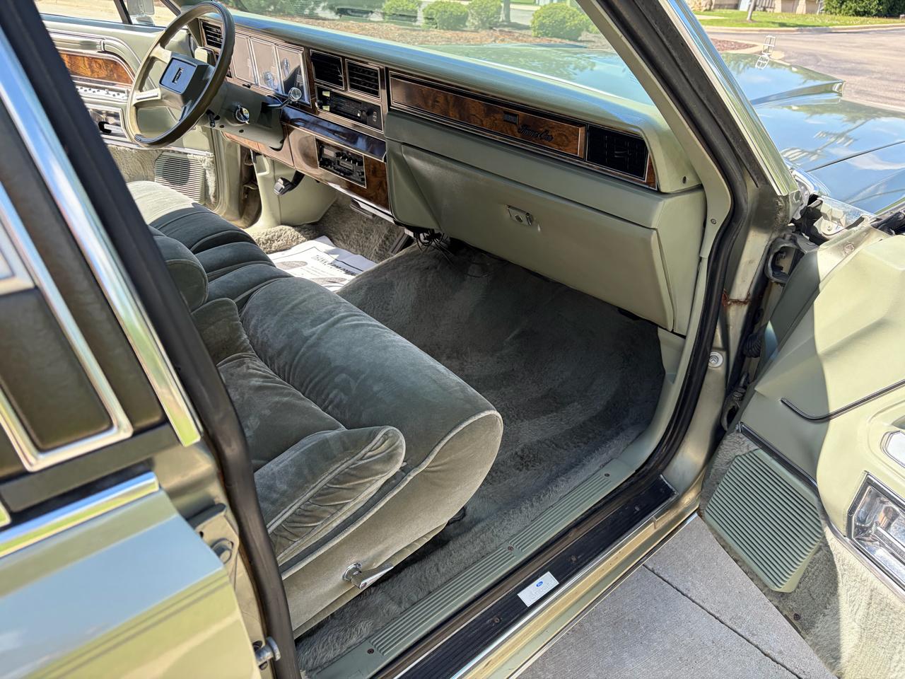 Lincoln Town Car Signature 1984