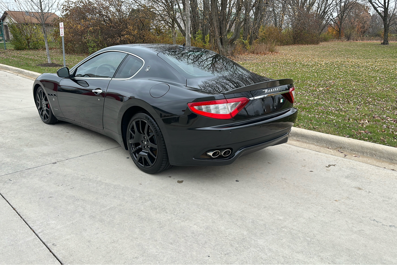 2010 Maserati Granturismo S Automatic photo 3